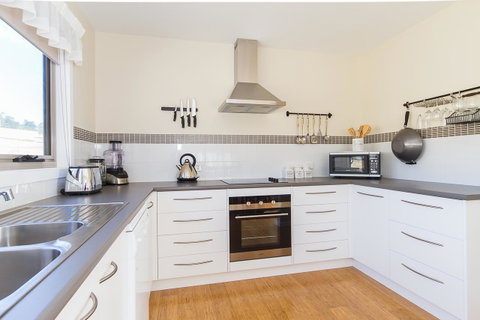 Catherine Lodge Farm Gate Cottages - Food Delivery Shop 1
