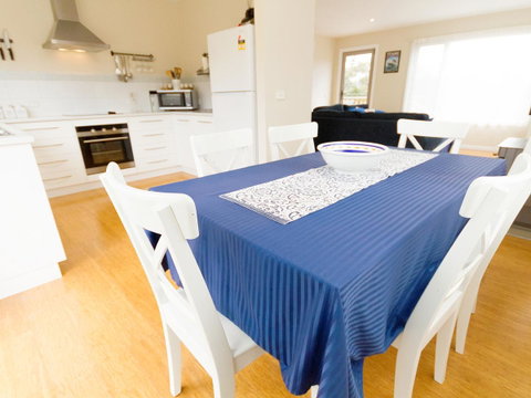 Catherine Lodge Farm Gate Cottages - Food Delivery Shop 18