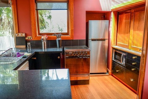 Bridge View Retreat - Food Delivery Shop 27