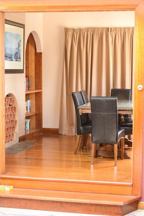 Bridge View Retreat - Food Delivery Shop 34