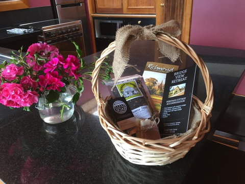 Bridge View Retreat - Food Delivery Shop 12
