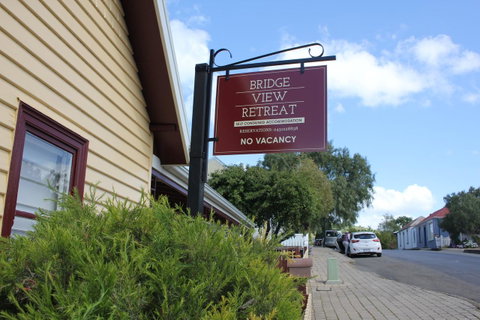Bridge View Retreat - Food Delivery Shop 11