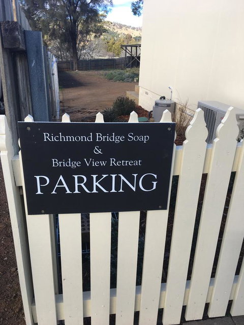 Bridge View Retreat - Food Delivery Shop 13