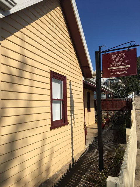 Bridge View Retreat - Food Delivery Shop 10