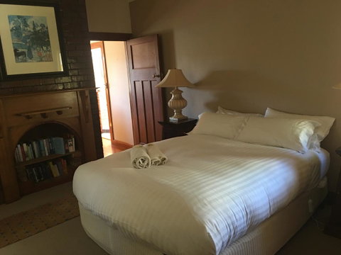 Bridge View Retreat - Food Delivery Shop 20