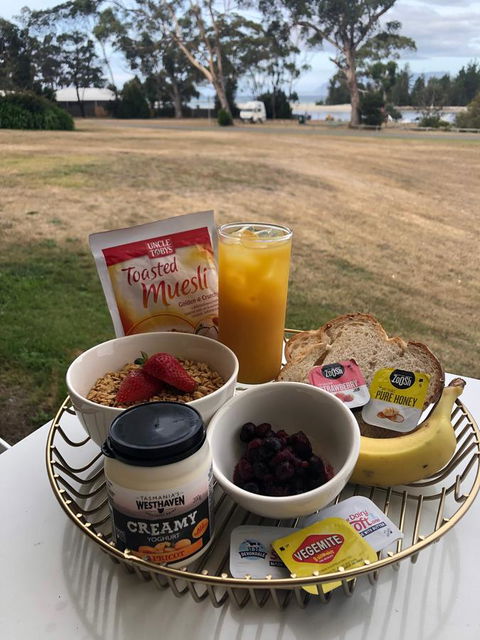 Orford Blue Waters Hotel - Food Delivery Shop 9