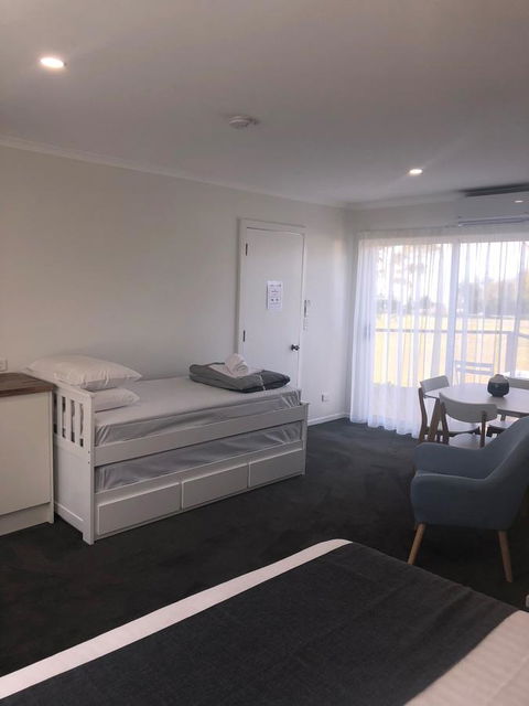 Orford Blue Waters Hotel - Food Delivery Shop 30