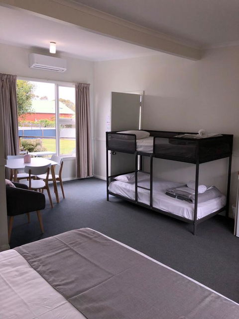 Orford Blue Waters Hotel - Food Delivery Shop 28