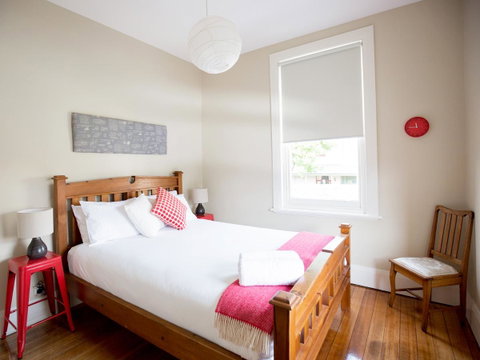 Montacute Boutique Bunkhouse - Food Delivery Shop 8