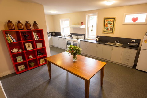 Montacute Boutique Bunkhouse - Food Delivery Shop 7