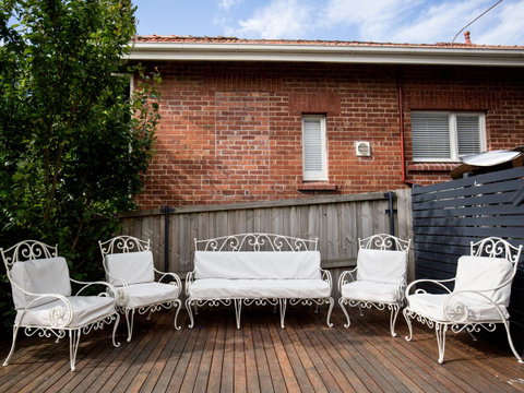 Montacute Boutique Bunkhouse - Food Delivery Shop 20