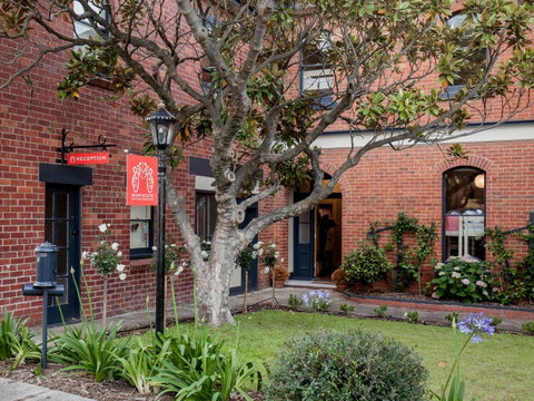 Montacute Boutique Bunkhouse - Food Delivery Shop 22