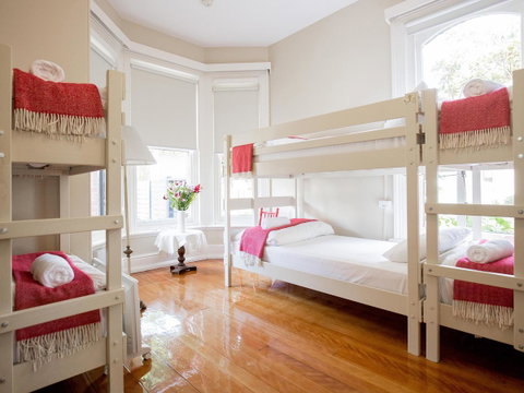 Montacute Boutique Bunkhouse - Food Delivery Shop 4