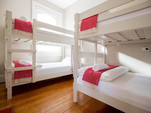 Montacute Boutique Bunkhouse - Food Delivery Shop 11