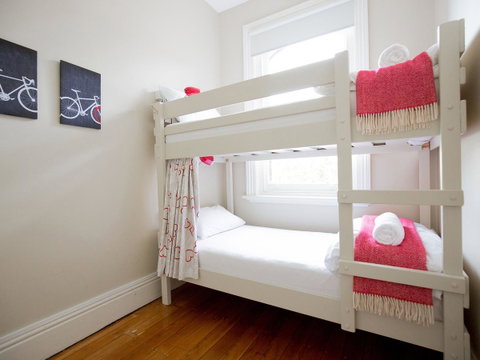Montacute Boutique Bunkhouse - Food Delivery Shop 5