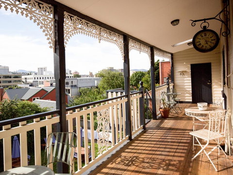 Montacute Boutique Bunkhouse - Food Delivery Shop 25