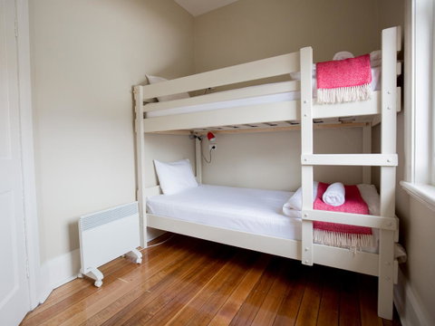 Montacute Boutique Bunkhouse - Food Delivery Shop 12