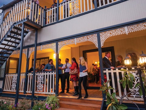 Montacute Boutique Bunkhouse - Food Delivery Shop 23