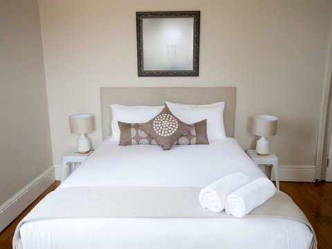 Montacute Boutique Bunkhouse - Food Delivery Shop 9