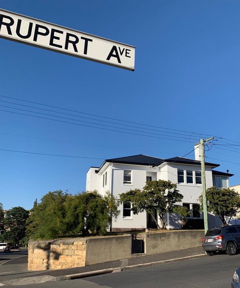Devine Stays - Rupert #1 NOHO Art Apartment - Food Delivery Shop 4