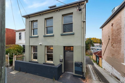 City Retreat Hobart - Food Delivery Shop 15