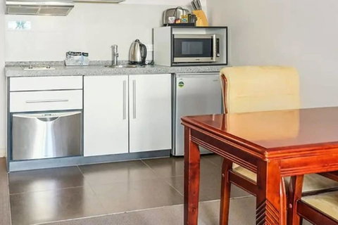 Battery Point Apartment With Car Park - Food Delivery Shop 18
