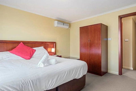Battery Point Apartment With Car Park - Food Delivery Shop 5