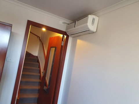 Battery Point Apartment With Car Park - Food Delivery Shop 22