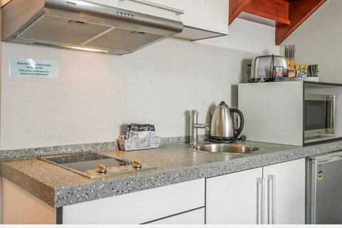 Battery Point Apartment With Car Park - Food Delivery Shop 7