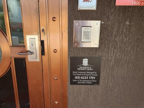 Battery Point Apartment With Car Park - Food Delivery Shop 9