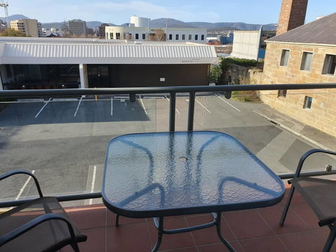 Battery Point Apartment With Car Park - Food Delivery Shop 11