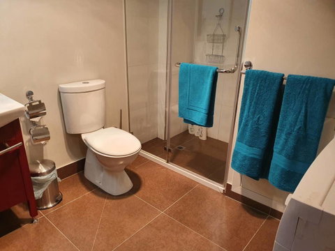 Battery Point Apartment With Car Park - Food Delivery Shop 16