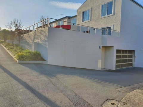 Battery Point Apartment With Car Park - Food Delivery Shop 3