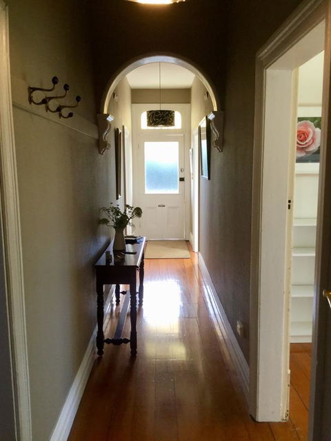 Sandy Bay Cottage - Food Delivery Shop 6