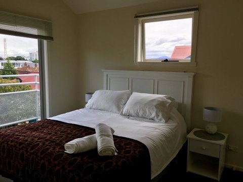 4 At 8 Townhouse Newcastle St - Food Delivery Shop 1