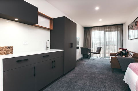 Maylands Lodge - Food Delivery Shop 39