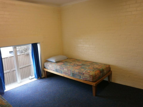 Launceston Backpackers - Food Delivery Shop 11