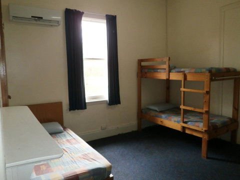 Launceston Backpackers - Food Delivery Shop 32