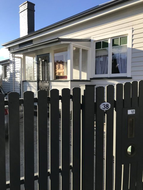 Maple Cottage - Food Delivery Shop 2