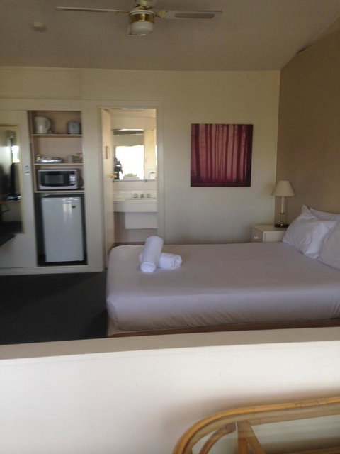 Abel Tasman Airport Motor Inn - Food Delivery Shop 8
