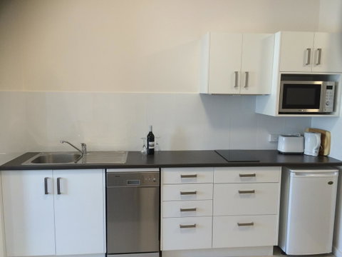 Abel Tasman Airport Motor Inn - Food Delivery Shop 36