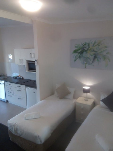 Abel Tasman Airport Motor Inn - Food Delivery Shop 11