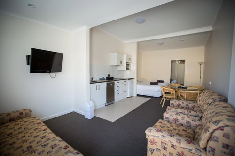 Abel Tasman Airport Motor Inn - Food Delivery Shop 38