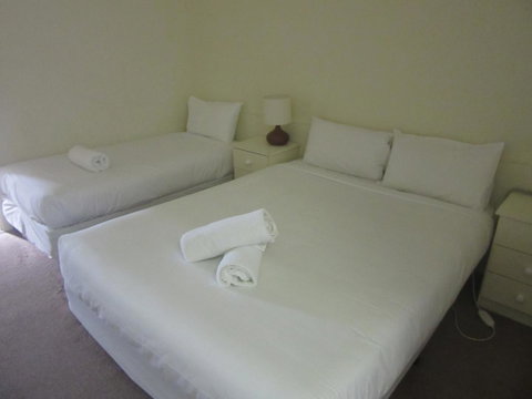Abel Tasman Airport Motor Inn - Food Delivery Shop 30