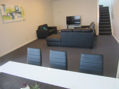 Abel Tasman Airport Motor Inn - Food Delivery Shop 14