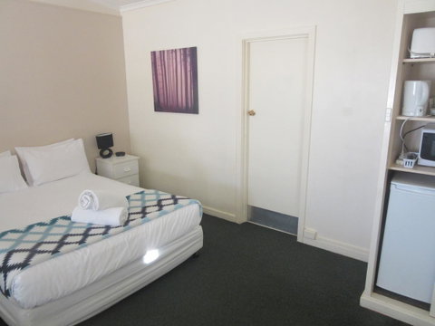 Abel Tasman Airport Motor Inn - Food Delivery Shop 25