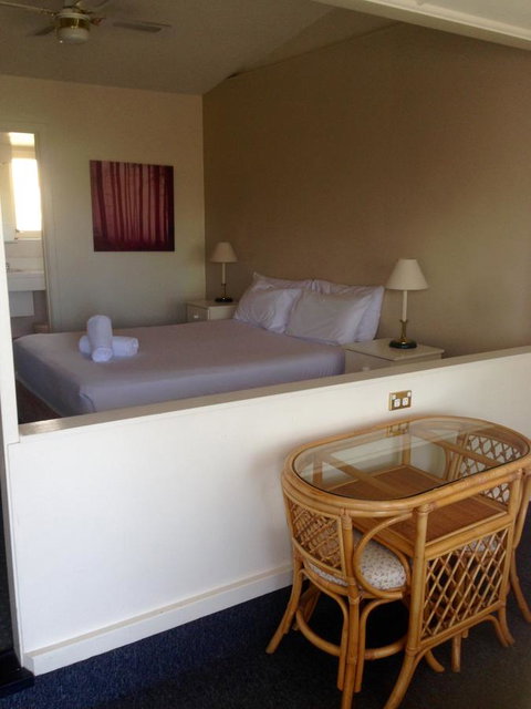 Abel Tasman Airport Motor Inn - Food Delivery Shop 9