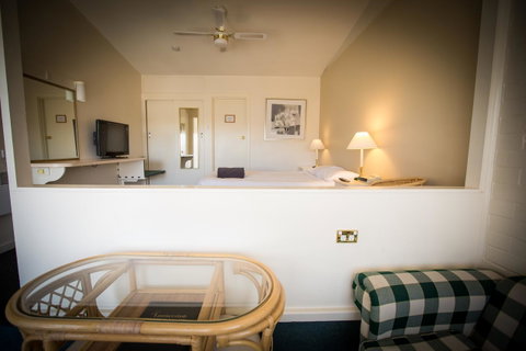 Abel Tasman Airport Motor Inn - Food Delivery Shop 37