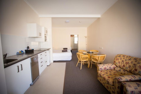 Abel Tasman Airport Motor Inn - Food Delivery Shop 32