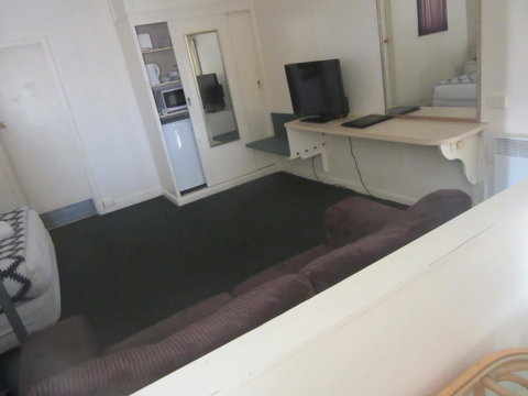 Abel Tasman Airport Motor Inn - Food Delivery Shop 24